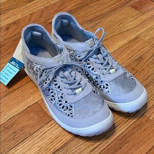 JBU Women's Light Gray Lace-Up Sneakers